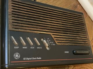 General Electric Model 7 - 4612A GE AM/FM Alarm Clock Radio Woodgrain Vintage 5