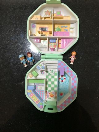 Vintage Polly Pocket 1990 School Complete With 3 Figures