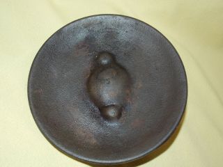 Unknown Antique Vintage 7.  5 " Cast Iron Lid No Marks Xxcept For The Number 5
