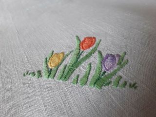 Vintage hand embroidered linen tablecloth floral daffodils art deco embroidery 4