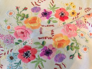 Vintage Hand Embroidered Cream Linen Tablecloth Circle Of Flowers