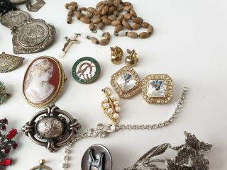 Antique & Vintage Mixed Costume Jewellery cameo Joblot 1950s Brooches earrings 7