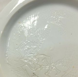 A863: Chinese plate of old white porcelain HAKU - NANKIN with dragon sculpture. 3