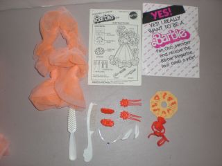 VINTAGE Barbie Peaches ' N Cream with Accessories Necklace Boa Booklet MORE 2