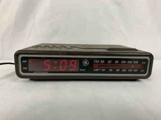 Vintage Ge General Electric Digital Alarm Clock Radio Brown Woodgrain 7 - 4612a