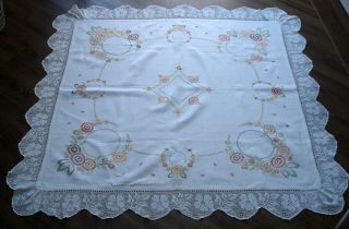 Vintage Hand Embroidered Flowers Linen Tablecloth With Hand Crocheted Lace Edge 2