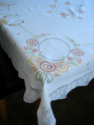 Vintage Hand Embroidered Flowers Linen Tablecloth With Hand Crocheted Lace Edge 4