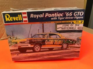 Revell 1/25 Scale Royal Pontiac 1966 Gto Model Kit