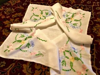 Vintage Embroidered Linen Tea Table Cloth.  1930/40.