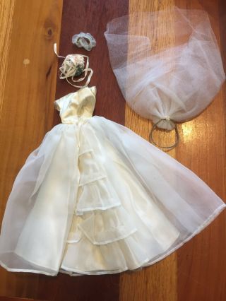 Vintage Barbie: Brides Dream 947 Gown,  Veil,  Bouquet,  Garter