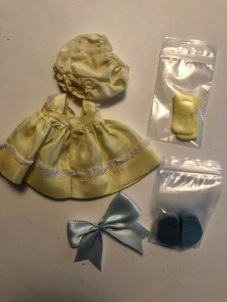 Vintage Vogue Ginny Doll Clothing - yellow dress w/white lace trim and blue bow 2