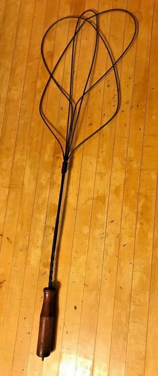 Antique/vtg Twisted Wire Rug Beater Brown Wooden Handle Decorative Country Farm