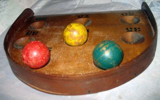 ANTIQUE WOODEN GAME BOARD WITH 3 WOOD BALLS SKEE BALL TYPE PRIMITIVE LOOK 5