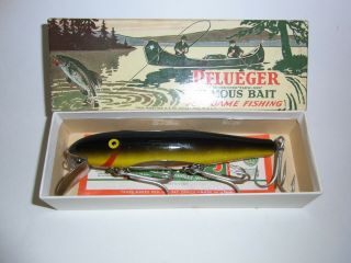 Magnificent Vintage Mustang Minnow Fishing Lure & Box / Pfluger Bait Company