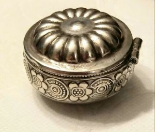 Antique Late Victorian Repoussé Unmarked Silver Pill/snuff Box