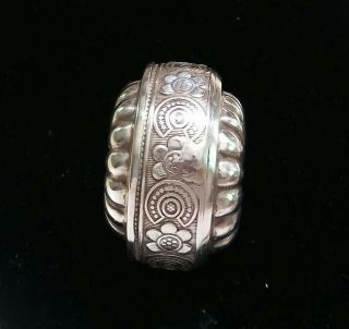 Antique Late Victorian Repoussé Unmarked Silver Pill/Snuff Box 4