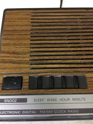 General Electric GE 7 - 4624B AM/FM Alarm Clock Radio Vintage Simulated Woodgrain 4