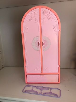 Vintage 1987 Mattel Barbie Doll House Furniture Bedroom Pink Armoire.  VGUC 2