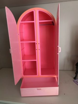 Vintage 1987 Mattel Barbie Doll House Furniture Bedroom Pink Armoire.  VGUC 3