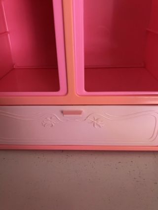 Vintage 1987 Mattel Barbie Doll House Furniture Bedroom Pink Armoire.  VGUC 4