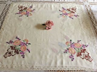 VINTAGE RAYON PRETTY FLORAL RAISED HAND EMBROIDERED TABLECLOTH CROCHET LACE EDGE 5