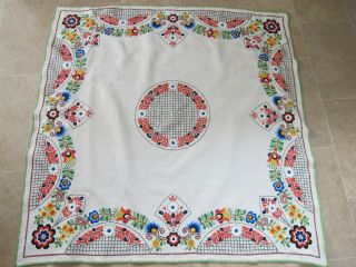 Vintage Linen Stunning hand embroidered tablecloth arts craft country 3