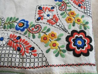 Vintage Linen Stunning hand embroidered tablecloth arts craft country 5