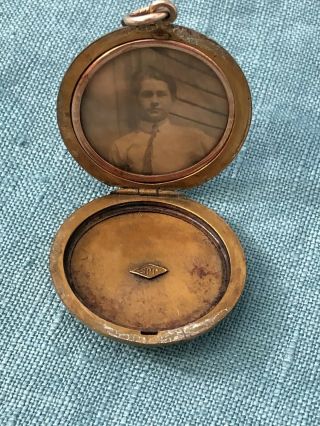 Antique JJS Victorian/ Art Nouveau Round Gold Filled Locket with photo of Man 7