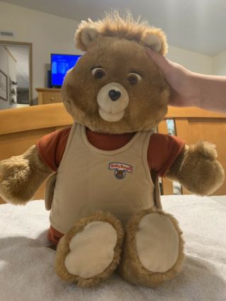 1984 - 85 Vintage Teddy Ruxpin Bear With Books,  Tales,  & Outfits,  Good Cond.