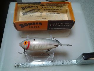 Bomber Bait Co,  Tx,  Wooden Bomber,  540 (silver Scale Sides,  White Belly,  Cir60 