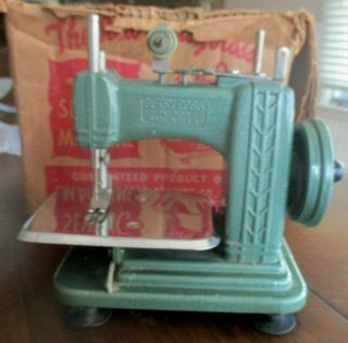 Betsy Ross Mini Hand Crank Sewing Machine Child Toy Salesman Sample