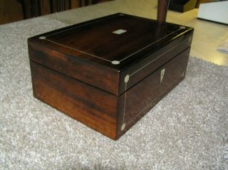 ANTIQUE VICTORIAN ROSEWOOD JEWELLERY/TRINKET BOX WITH MOP & PEWTER STRINGING. 3