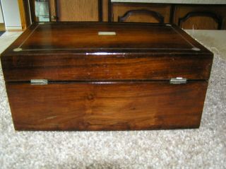 ANTIQUE VICTORIAN ROSEWOOD JEWELLERY/TRINKET BOX WITH MOP & PEWTER STRINGING. 5