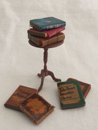 Vintage Faux Books & Table Dollhouse Miniatures 2.  5 "
