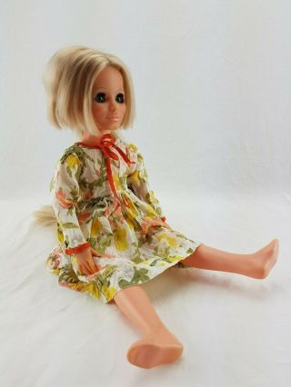 Chrissy Doll - Blonde Hair - Blue/green Eyes - 18 " Tall - Hair Grows And Retract