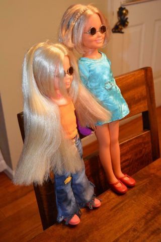2 Vintage Crissy Family VELVET & DINA DOLLS by Ideal 1972 Cousin with Outfits 3