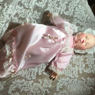 Vintage 12” Madame Alexander Victoria Vinyl/cloth Body Baby Doll Open Close Eyes