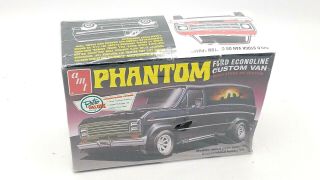 Amt Phantom Ford Econoline Custom Van 1/25 Model Kit - / Box