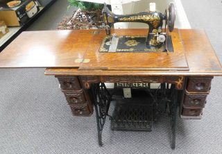 Antique Singer Treadle Sewing Machine 1904 Model 27 - 4