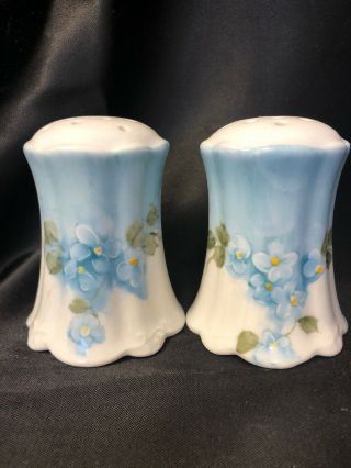 Hand Painted Antique Style Blue And White Salt And Pepper Shakers Porcelain
