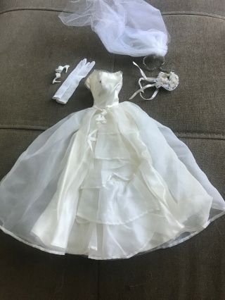 Vintage Barbie Wedding Gown Brides Dream W/accessories 947