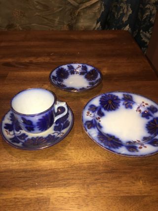 Set Of 4 Antique Flow Blue Cup & (2) Saucers Snack Plate Copper Luster Mum Vgc