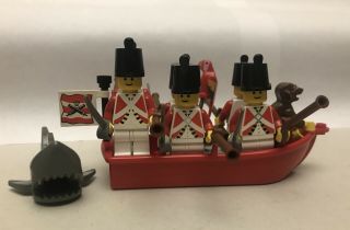 LEGO Vintage Pirates - 6 Imperial Guard Redcoats,  Jolly Boat,  Animals,  Rifles 3