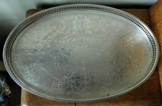 LOVELY VINTAGE 1930 - 50s CHASED SHEFFIELD SILVER PLATED OVAL PIERCED GALLERY TRAY 3
