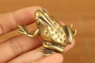 Mini Asian Old Brass Hand Carved Frog Statue Netsuke Collect Hand Piece