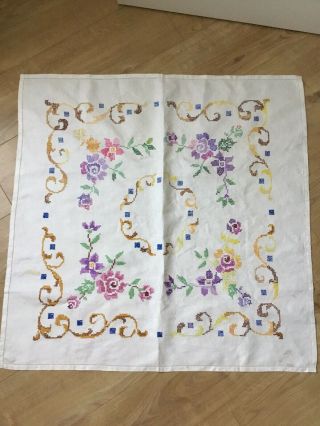 Gorgeous Vintage Hand Embroidered Linen Tablecloth 32 " Square