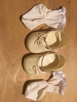 Pair Vintage White Shoes - Marked T 32,  1 W/ L - 1 W/ R For Saucy Size Play Pal Doll
