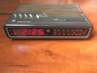 Vintage Ge 7 - 4612b General Electric Digital Alarm Clock Radio And