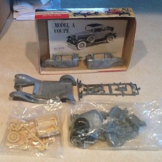 VINTAGE HUBLEY FORD MODEL A COUPE UNASSEMBLED METAL KIT BOXED,  FOUND IN ESTATE 3