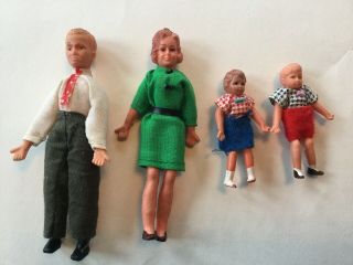 Dollhouse Furniture Ideal Petite Princess 1960s - Family Mom Dad Kids